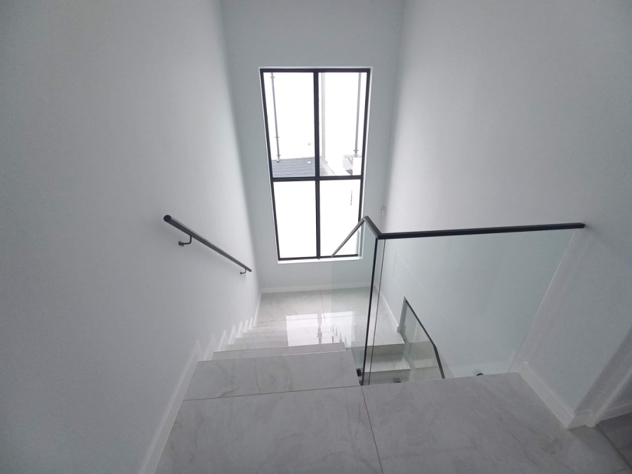 5 Bedroom Property for Sale in Sandown Western Cape